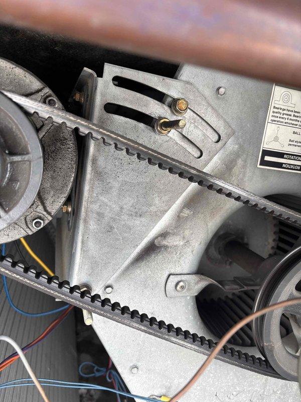 Responded to no heat complaint at commercial site where indoor temperature was registering only 60-62°F. Upon inspection of the Carrier rooftop unit, diagnosed issue with drive belt system. Replaced worn belt and verified proper tension across pulleys, restoring normal heat operation.