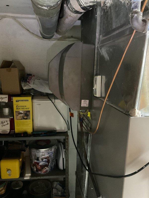 Responded to warranty service call for leaking humidifier. Diagnosed issue with faulty water fittings causing leak. Removed old fittings and replaced with new components to resolve the water leak. Verified proper operation after repair.