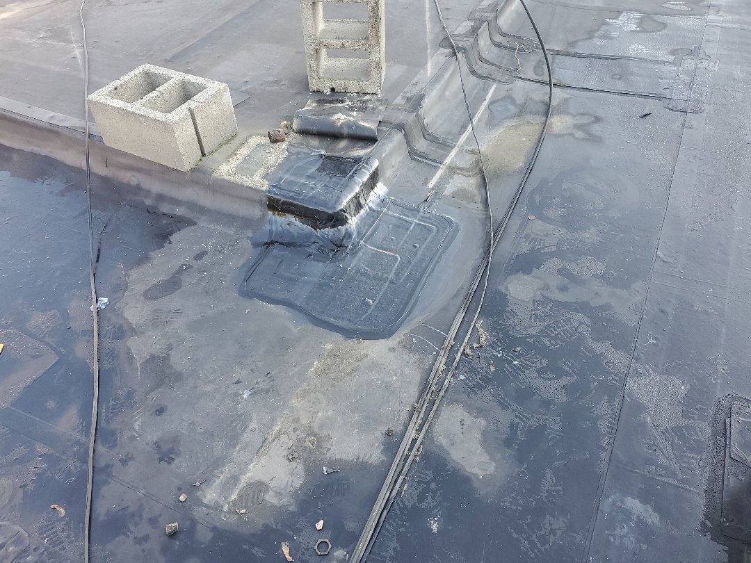 Somerville, MA - Carlisle EPDM
reflashed outside corner Somerville, MA - Carlisle EPDM
reflashed outside corner