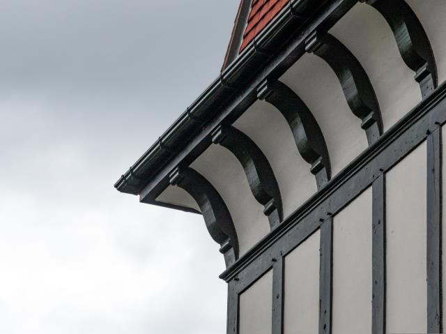 We have extensive experience in installing and repairing seamless gutters in commercial and residential properties across the region. We have extensive experience in installing and repairing seamless gutters in commercial and residential properties across the region.
