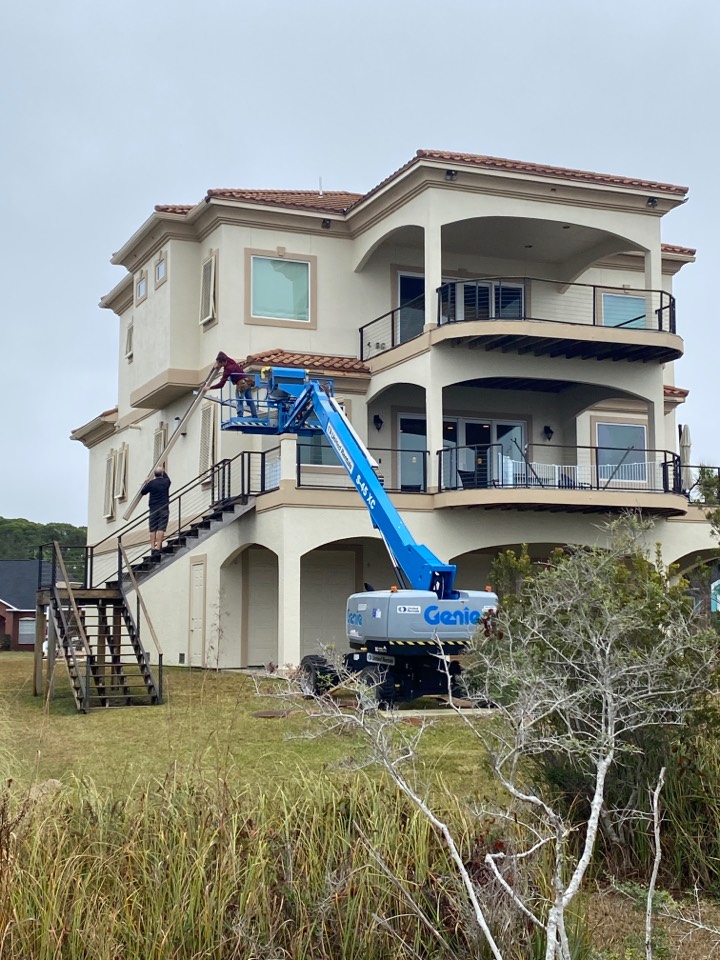 Installing seamless gutters, downspouts and facia metal Installing seamless gutters, downspouts and facia metal