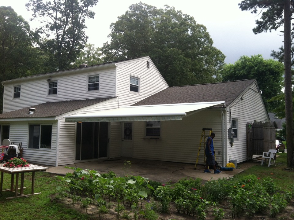 Northfield, NJ - A roof mounted Globe retractable awning by MiamiSomers! Northfield, NJ - A roof mounted Globe retractable awning by MiamiSomers!