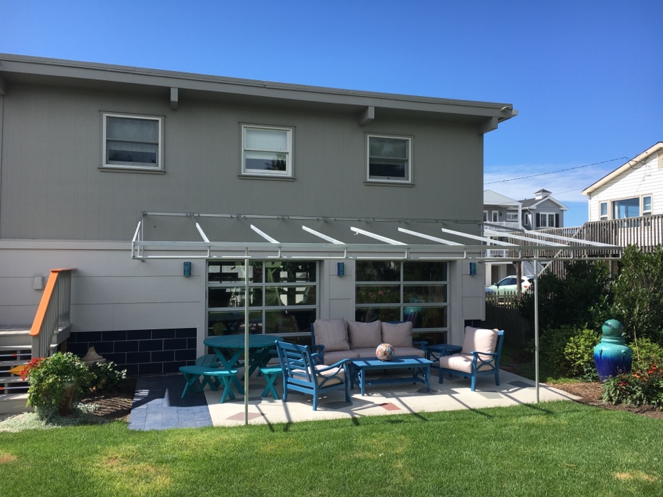 Margate City, NJ - It's that time of year again! Time to take down those Stationary Awnings. Call Miamisomers today! Margate City, NJ - It's that time of year again! Time to take down those Stationary Awnings. Call Miamisomers today!