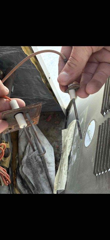 Performed initial assessment on commercial RTU unit to provide customer with quotation for comprehensive clean and check service. Conducted visual inspection of refrigerant lines, electrical connections, and ventilation components. Customer has requested detailed pricing information before authorizing any maintenance work.