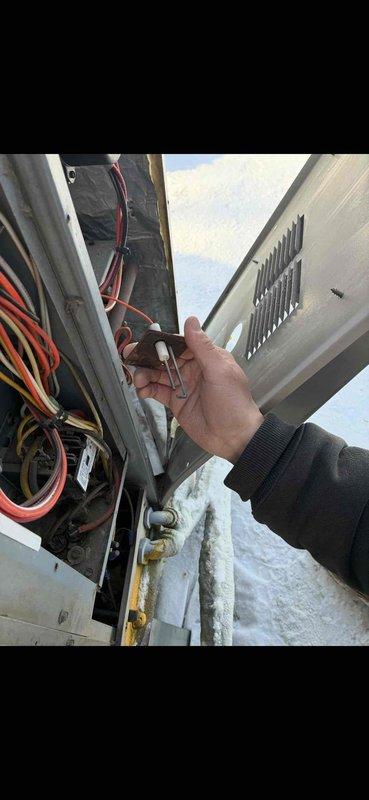 Performed initial assessment on commercial RTU unit to provide customer with quotation for comprehensive clean and check service. Conducted visual inspection of refrigerant lines, electrical connections, and ventilation components. Customer has requested detailed pricing information before authorizing any maintenance work.