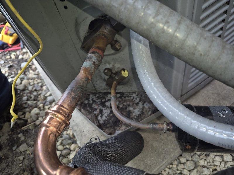 Responded to warranty callback for no cooling complaint. Performed pressure leak test on refrigerant system, which held at 354.8 psi with minimal delta pressure variation, confirming system integrity and resolving the issue.
