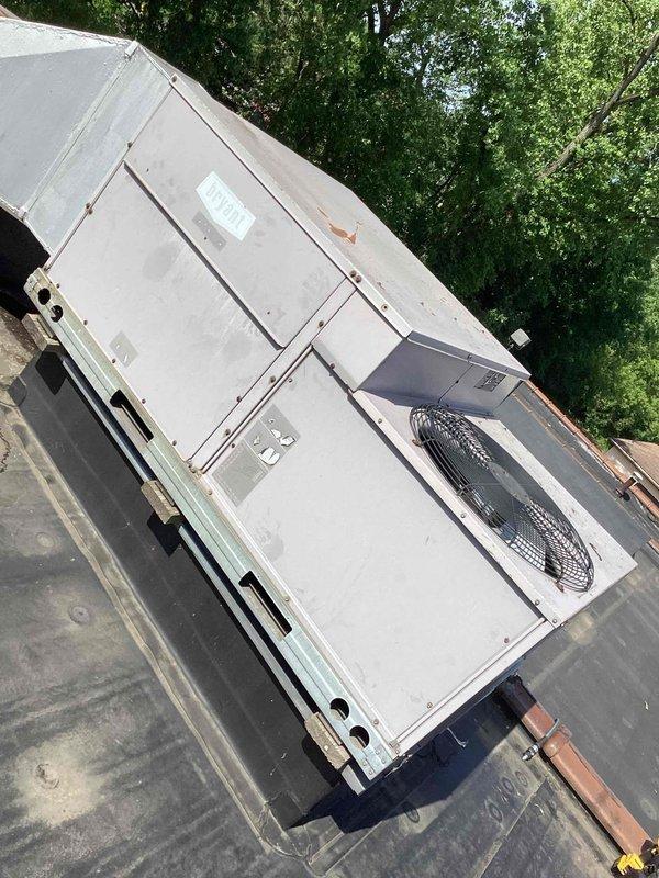 Completed scheduled commercial cooling maintenance on rooftop HVAC unit. Performed system inspection, verified operational parameters using digital testing equipment, and documented unit condition with refrigerant line connections intact and properly insulated. All components found operating within normal specifications with condenser fan assembly and electrical controls functioning properly.