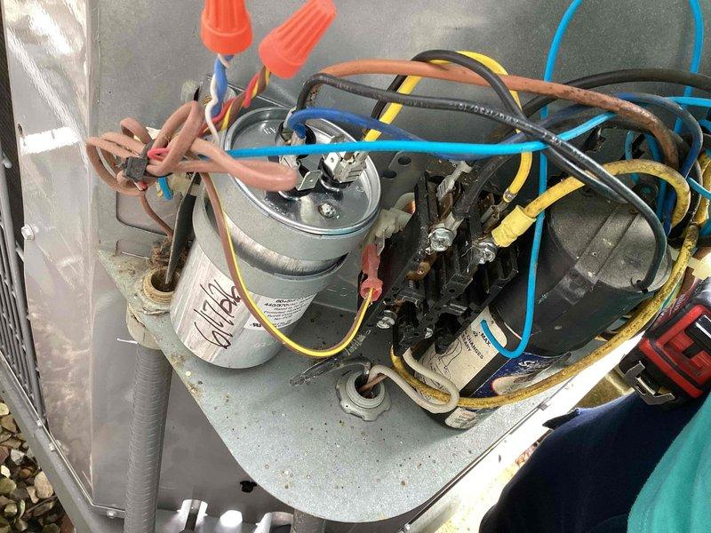 Completed scheduled commercial cooling maintenance visit on Carrier air conditioning system. Performed comprehensive inspection of outdoor condenser unit, verified electrical connections at disconnect panel including capacitor and contactor assembly, and documented equipment condition through photographic records. All components found operating within normal parameters with no immediate service requirements identified.