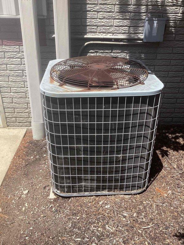 Responded to commercial no cooling call. Upon arrival, inspected outdoor condenser unit and took diagnostic measurements of system components. Documented equipment condition and operational parameters to determine cause of cooling failure and provide repair recommendations.
