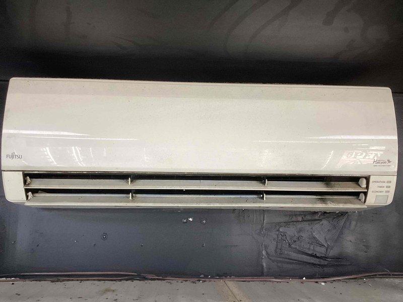 Completed routine commercial cooling maintenance on Fujitsu mini-split system. Inspected outdoor condenser unit on rooftop and indoor wall-mounted air handler, verified operational status of both components, documented equipment condition with photos showing unit positioning and general wear patterns on installation materials.