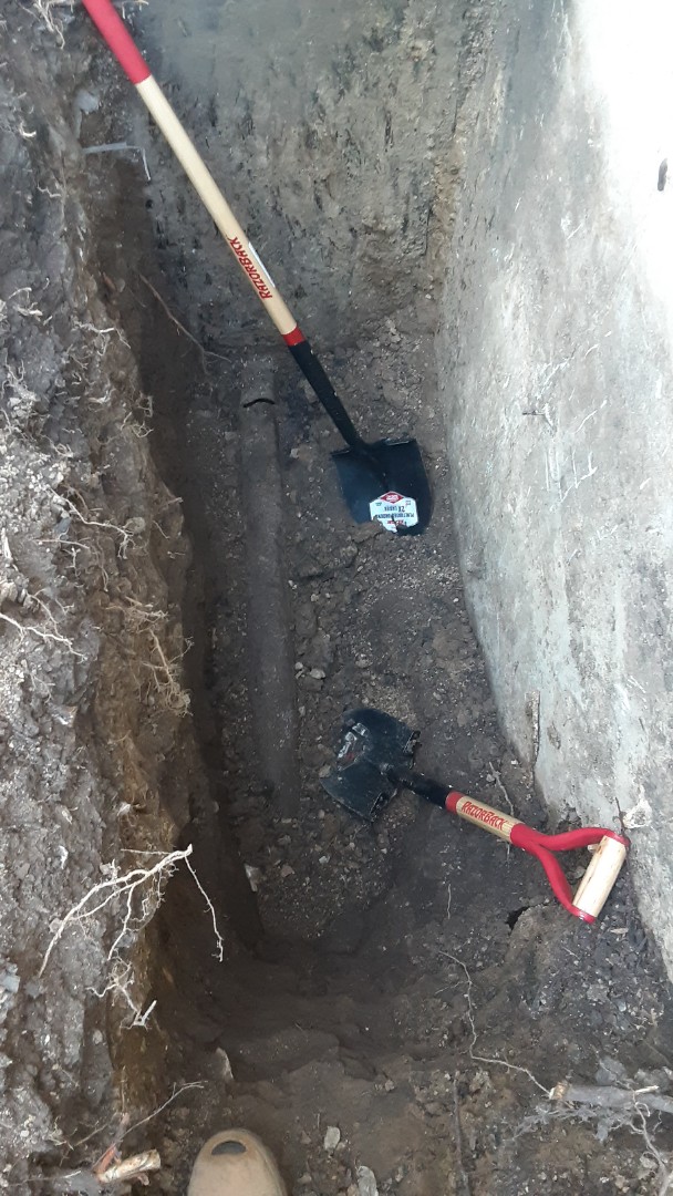 Digging up broken sewer 