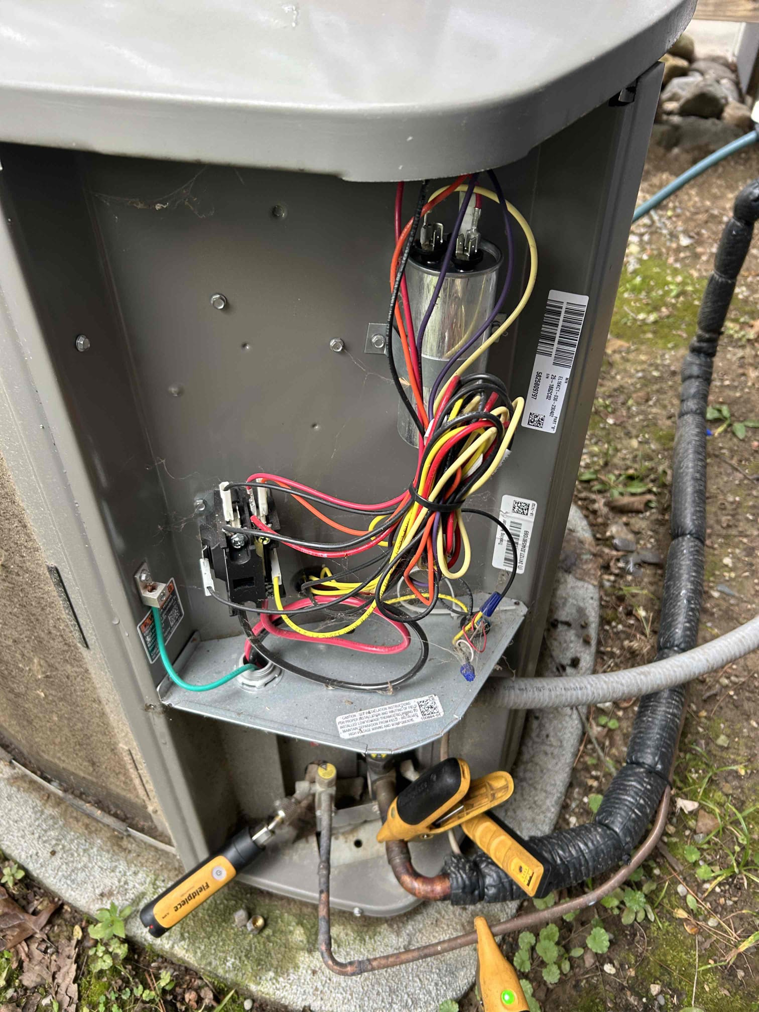 Performed central air conditioning inspection/maintenance.
System works properly at this time.
