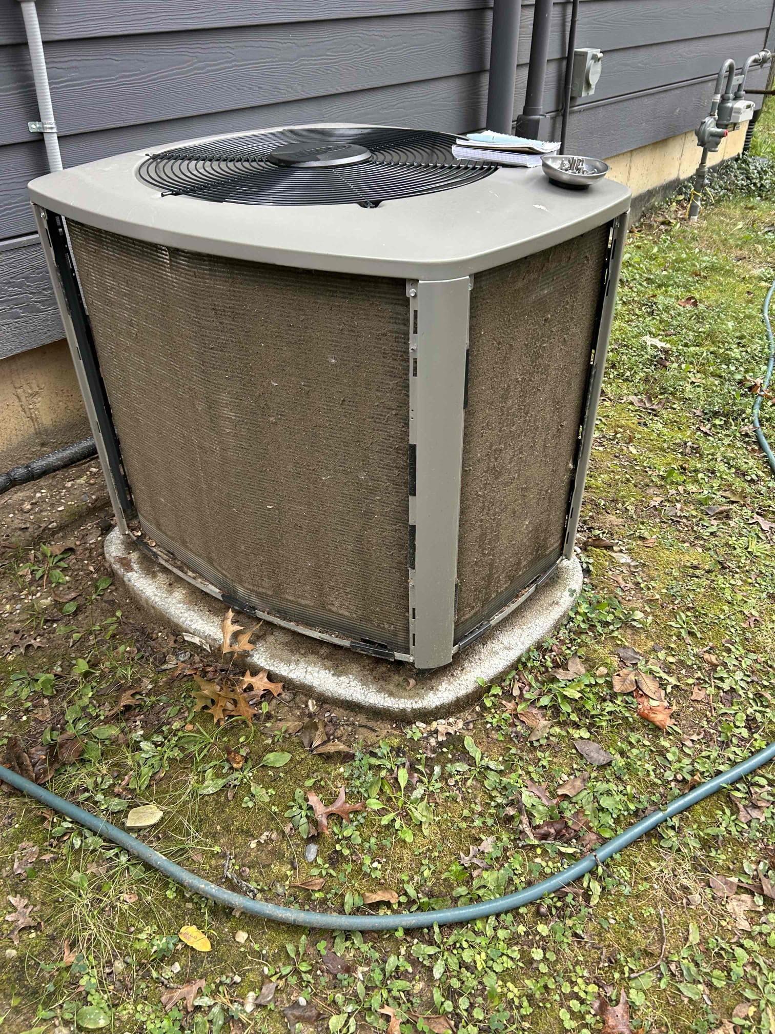 Performed central air conditioning inspection/maintenance.
System works properly at this time.