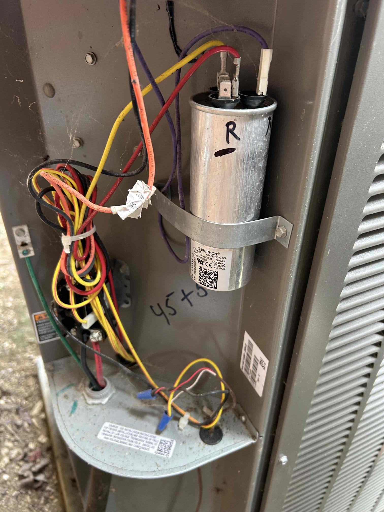 Performed central air conditioning inspection/maintenance.
System works properly at this time.