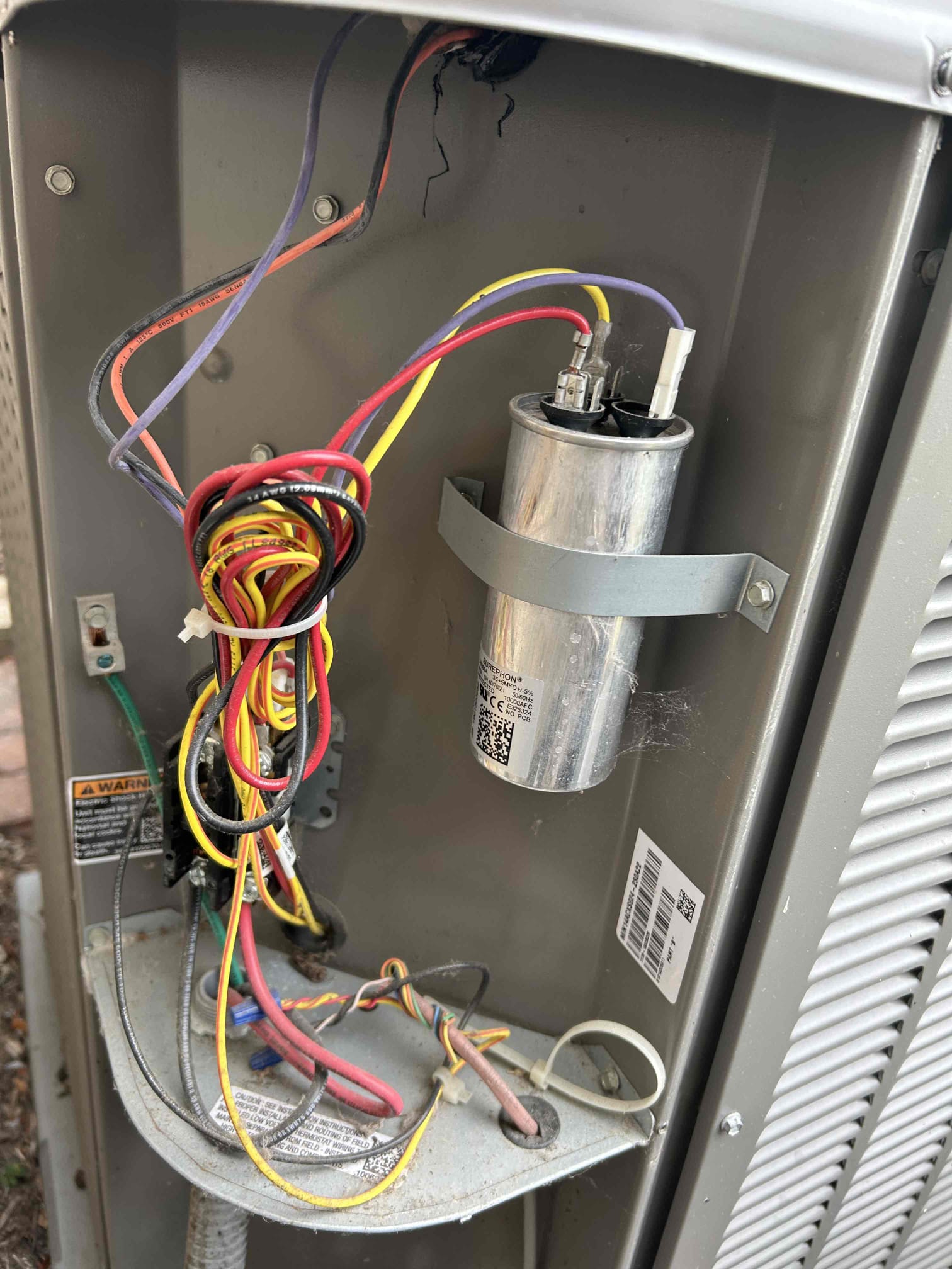 Performed central air conditioning inspection/maintenance.
System works properly at this time.