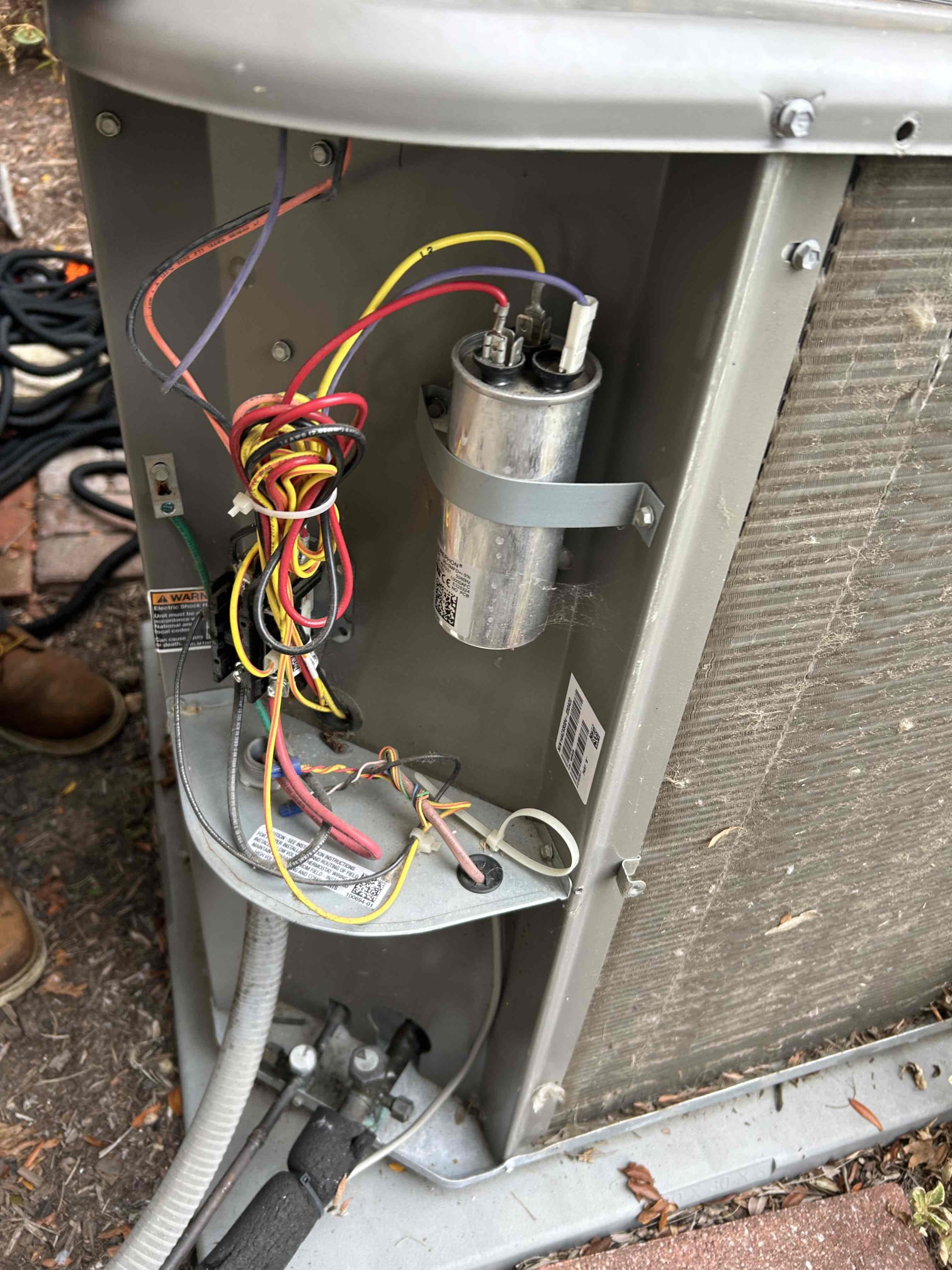 Performed central air conditioning inspection/maintenance.
System works properly at this time.