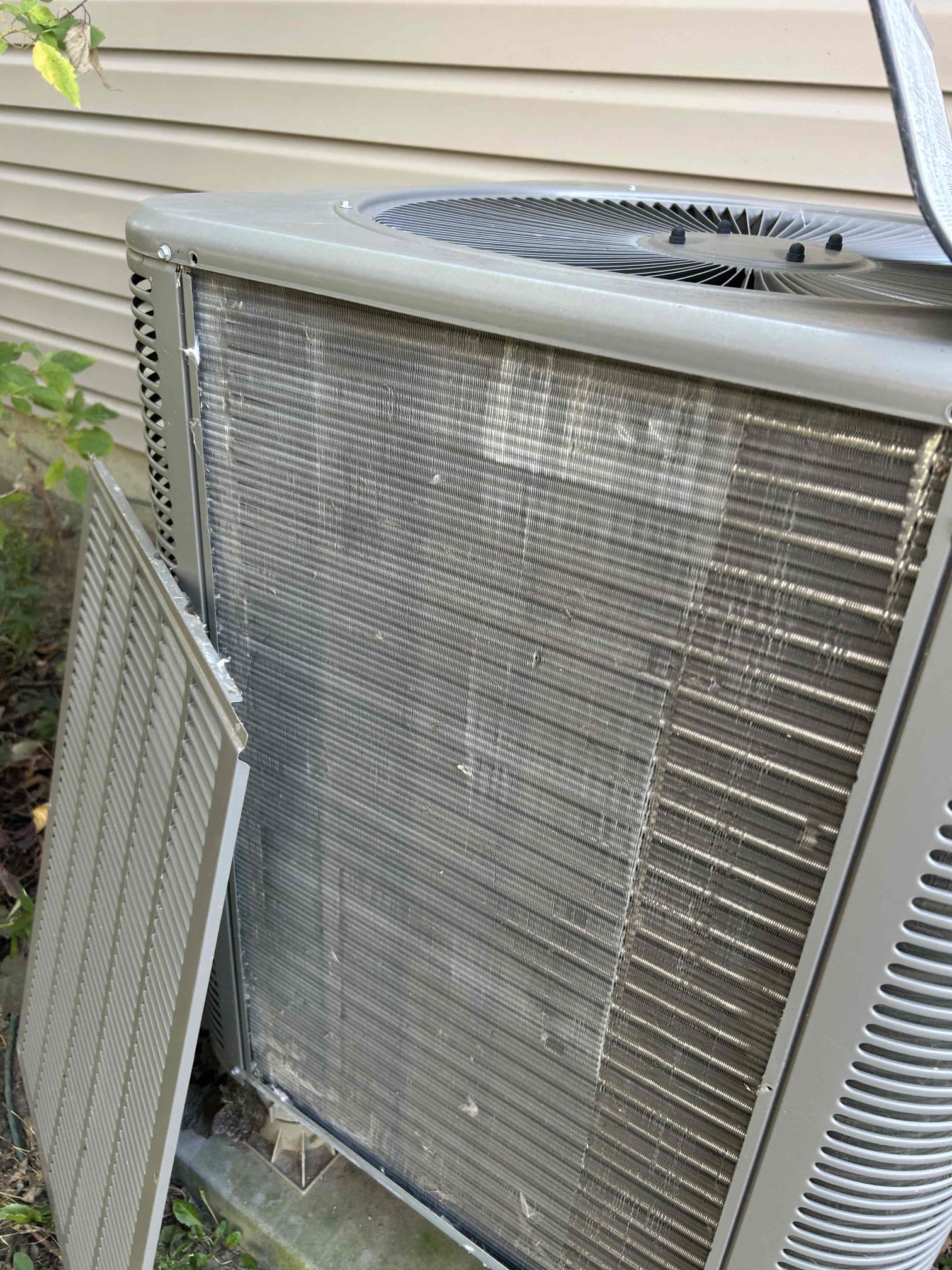 Performed Heat pump/air handler inspection/maintenance.
Replaced the air filter, customer supplied 