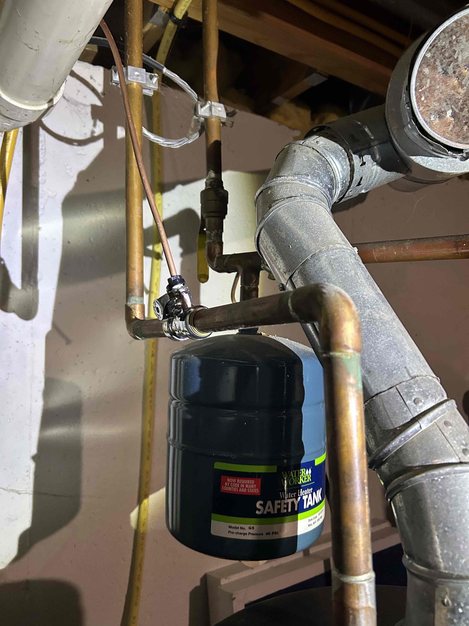 Performed Lennox condensing gas furnace inspection/maintenance.
Customer takes care of the air filter replacement and the humidifier service.
System works properly at this time.