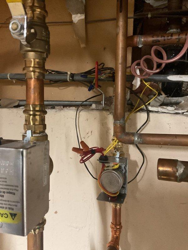 Successfully replaced defective zone valve head for 2nd floor heating zone under warranty. Verified proper operation of control board and system functionality, with temperature readings of 146°F supply and 96°F return at 205psi. System is now operating within normal parameters.