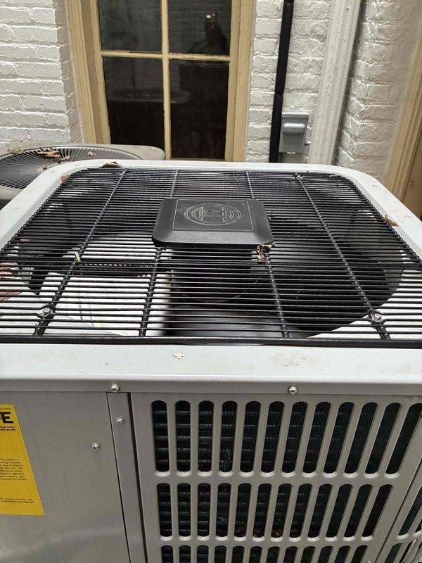 Responded to no cooling complaint on 2022 air conditioning system with suspected fan issue. Performed diagnostic evaluation of outdoor condenser unit and verified system operation, measuring supply air temperature at 45.8°F which indicates proper cooling performance. Completed routine maintenance service on Space Pak system to ensure continued efficient operation.