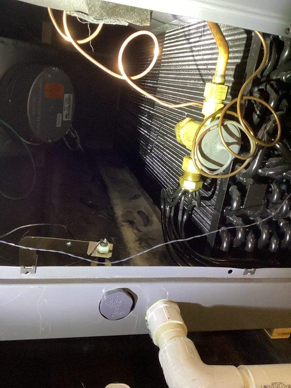 Completed warranty repair involving removal of existing air handler and replacement of SpacePak evaporator coil. Following installation, performed comprehensive pressure test on all brazed joints at the condenser coil to verify system integrity and confirm leak-free operation. All connections tested and passed inspection with no refrigerant leaks detected.