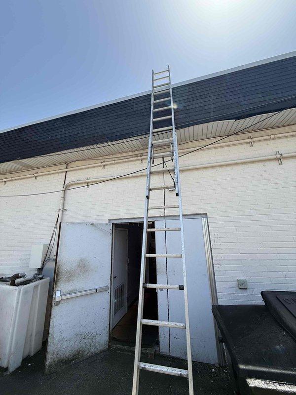 Responded to commercial no-cooling call and accessed rooftop HVAC unit using 28-foot extension ladder. Upon inspection, diagnosed and resolved cooling system malfunction, restoring proper operation to the unit. Equipment tested and confirmed operational before departure.