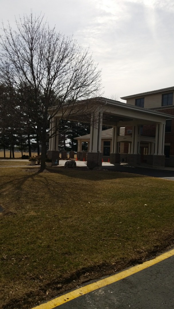 East Troy, WI - Met with this assisted living complex looking for a company that offers complete landscape maintenance, lawn mowing, lawn fertilization, mulching, bed edging, weed control, and shrub pruning. East Troy, WI - Met with this assisted living complex looking for a company that offers complete landscape maintenance, lawn mowing, lawn fertilization, mulching, bed edging, weed control, and shrub pruning.