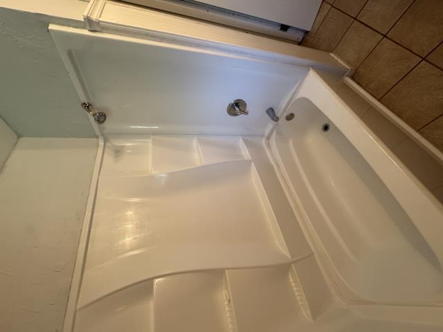  Installed new Delta classic 500 alcove 60 x 32“ tub shower combo.