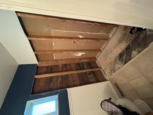  Installed new Delta classic 500 alcove 60 x 32“ tub shower combo.