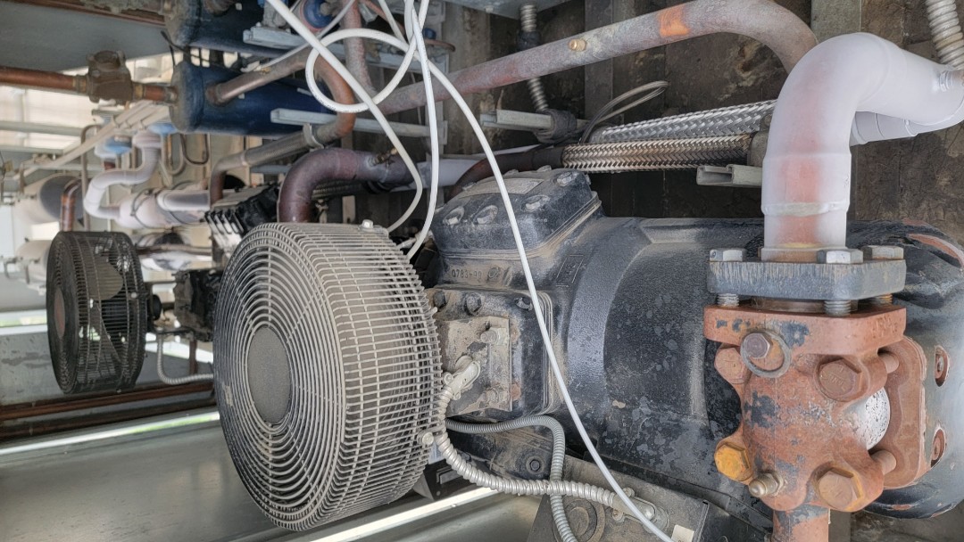 Indio california, Walk in freezer incoming power surge, Controllers protected 2 compressors from damage, sometimes there is power surges we can't control from the power company, but we can control how he design and install and it is a good idea to protect expensive motors. a simple reset did the trick this time!