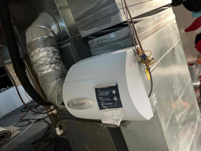 Performed routine maintenance on 3-year-old furnace. Conducted flue gas analysis with Testo 310 II showing normal combustion parameters (CO: 19ppm, efficiency: 94.1%). Inspected and verified proper operation of installed Aprilaire whole-house humidifier system connected to the ductwork.