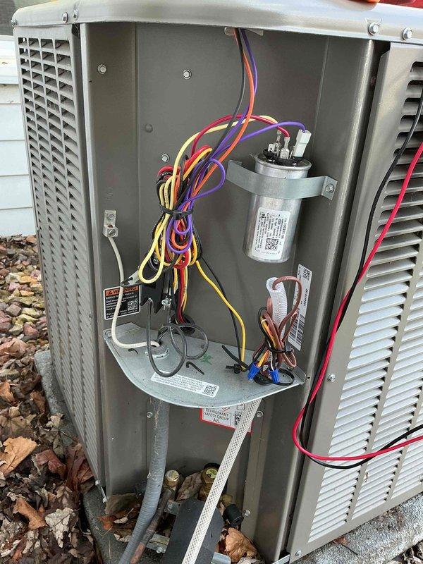 Performed annual maintenance on a one-year-old residential air conditioning system. Conducted comprehensive inspection of outdoor condensing unit, including electrical components, capacitor, contactor, and wiring connections. All components found to be in proper working condition with no signs of wear or deterioration noted.