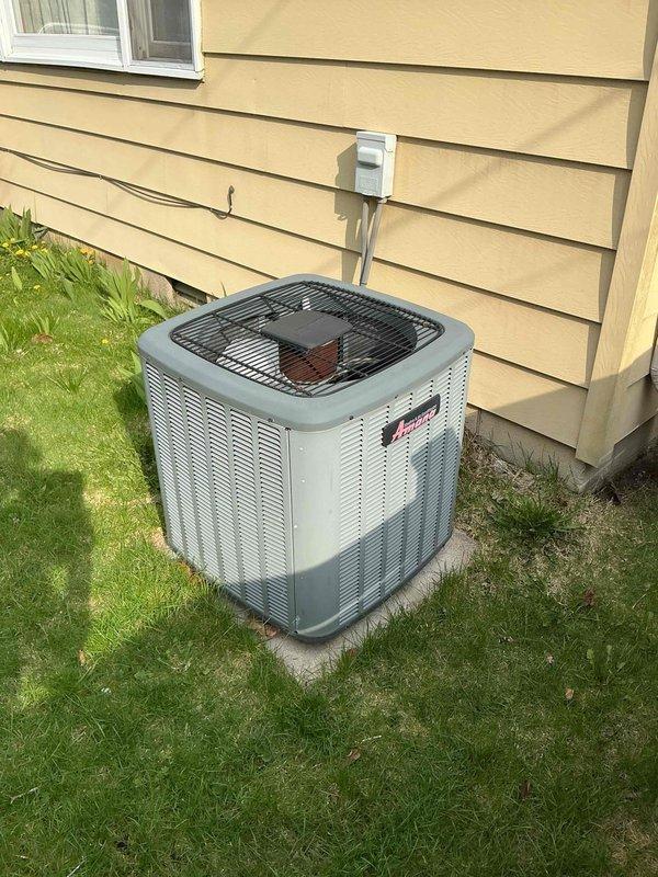 Performed routine maintenance on a 13-year-old residential air conditioning system. Inspected outdoor condenser unit, verified proper operation of dual-run capacitor (40+5 MFD, 440/370V), checked electrical connections and contactor, and confirmed system functionality. Unit operating within normal parameters with no issues identified.
