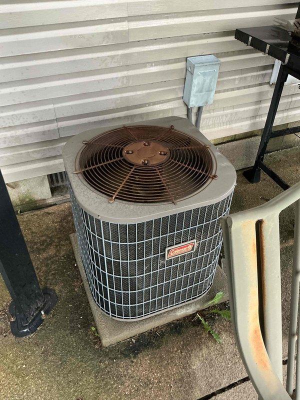 Completed spring maintenance and tune-up on a 10-year-old residential air conditioning system. Performed comprehensive inspection of outdoor condenser unit, including electrical connections, capacitor, and fan motor assembly. All components found to be operational with system functioning within normal parameters.
