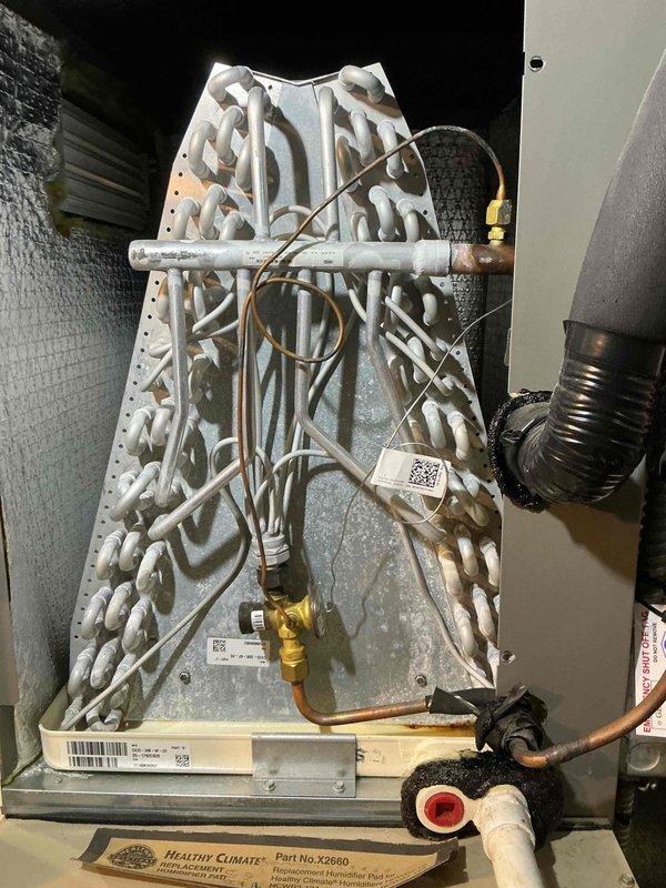 Completed MVP cooling maintenance on 6-year-old air conditioning system. Performed comprehensive inspection of evaporator coil assembly, refrigerant lines, and all associated components including brass valve fittings and copper tubing connections. System found to be in regular working order with all heat exchange equipment and connections functioning properly.