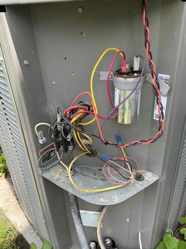 Responded to service call for 15-year-old air conditioning system experiencing reduced cooling capacity. Performed comprehensive diagnostic evaluation and AC tune-up maintenance, including inspection of electrical components, contactor, capacitor, and refrigerant levels. Inspected indoor HVAC equipment including air cleaner and humidifier systems. System found to be operational with adequate cooling performance restored following maintenance procedures.