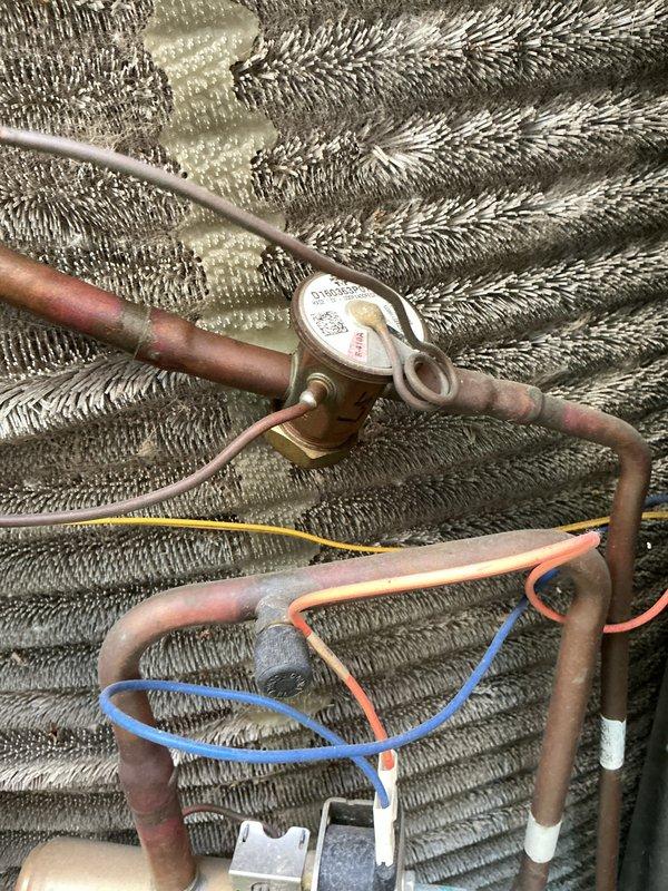 Performed comprehensive air conditioning tune-up on a 5-year-old system. Inspected capacitor, electrical connections, and refrigerant lines; verified proper system operation and pressures. All components found to be functioning within normal parameters with routine dust accumulation noted.