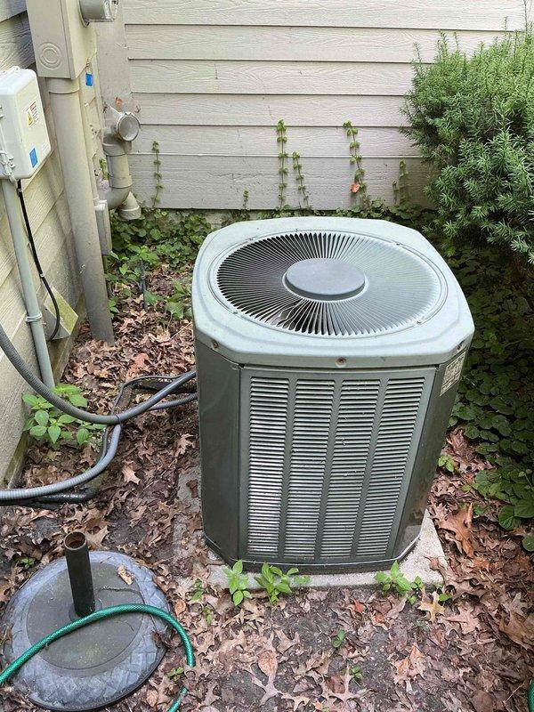 Responded to no cooling complaint and found failed dual-run capacitor with visible corrosion on terminals. Replaced defective 55/5 µF 440VAC capacitor, restored system operation, and verified proper thermostat communication and cooling function.