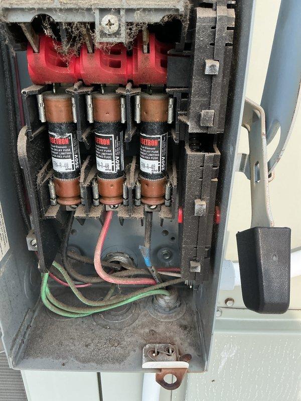 Performed preventative maintenance tune-up on rooftop air conditioning unit. Inspected electrical disconnect box, fuses, terminal connections, and blower motor assembly; cleaned accumulated dust and debris from electrical components and control panel. Unit operational upon completion of service.