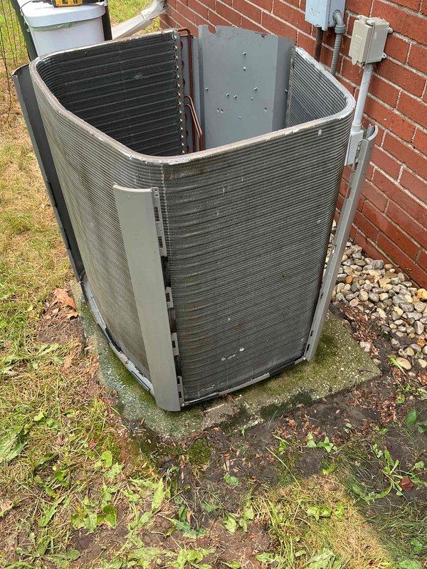 Responded to cooling complaint on residential split system air conditioning unit. Performed diagnostic evaluation of outdoor condenser unit and associated refrigerant lines. Inspected unit for proper operation, verified electrical connections at disconnect box, and assessed overall system condition to identify cause of inadequate cooling performance.