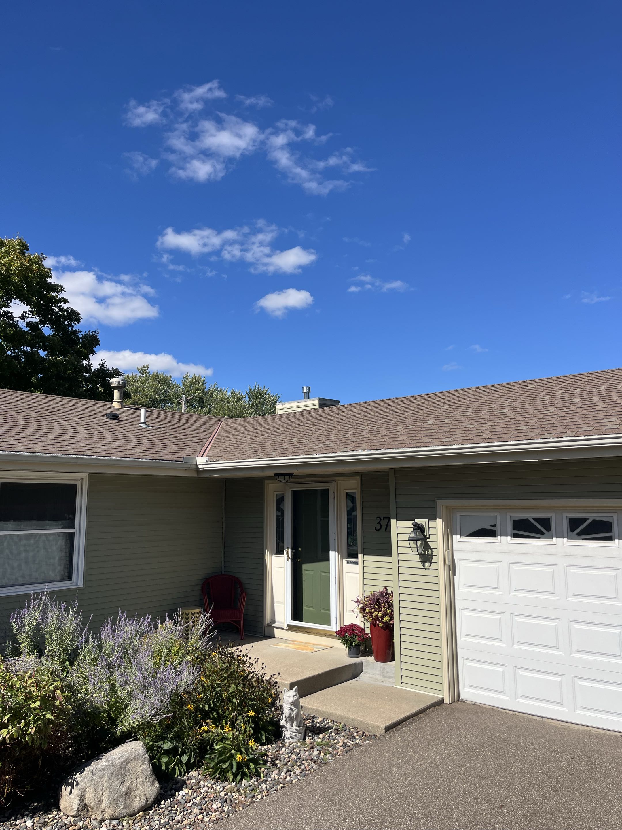 Roseville, MN - Inspected leaking and gave proposal for new chase top cover. Roseville, MN