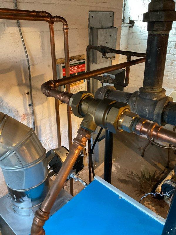 Performed annual boiler tune-up service on a steam gas boiler system with Resideo controls. Inspected all components including pressure gauge, copper/brass piping network, and speed skimmer. System is functioning properly with no operational issues detected.