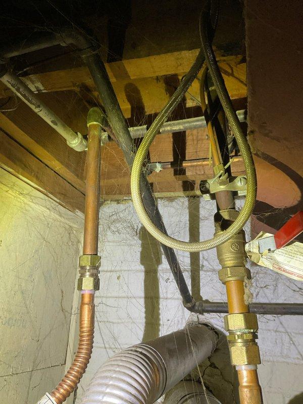 Responded to service call for hot water tank leak. Performed comprehensive inspection of plumbing system in utility area, focusing on copper supply lines, brass fittings, and flexible braided hoses. Identified and repaired leak source, ensuring proper connections and functionality of the hot water system.