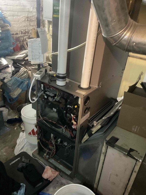 Completed furnace maintenance and addressed humidifier leak issue. Performed system diagnostics with manometer reading of 191, inspected internal components with access panel removed, and serviced unit to resolve excessive water leakage from humidifier system.
