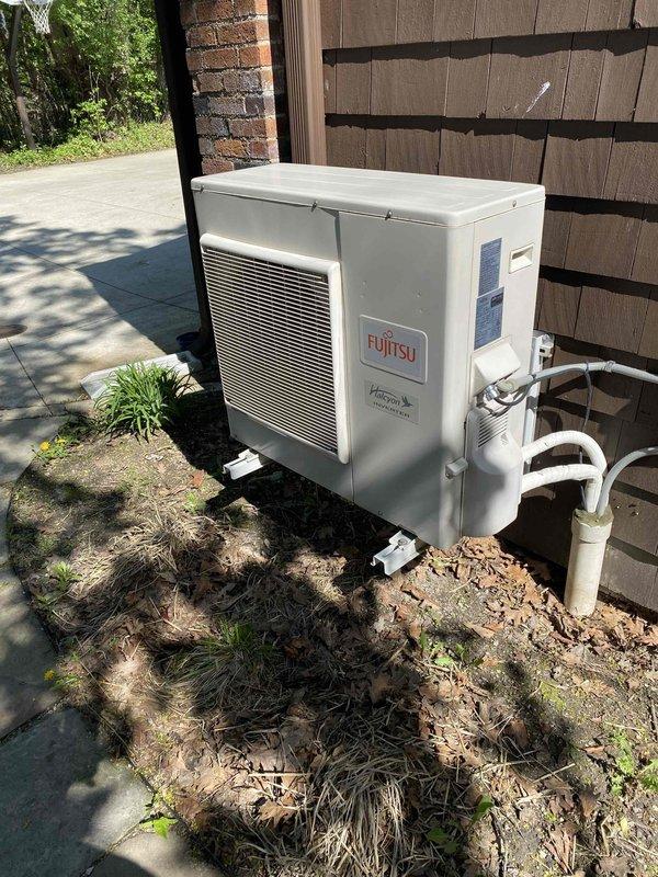 Completed comprehensive cooling system maintenance on Fujitsu Halcyon mini-split heat pump system utilizing R410A refrigerant. Performed standard preventive maintenance procedures including inspection of outdoor condenser unit, verification of refrigerant line integrity, electrical connections assessment, and overall system operational check. Unit found in good working condition with no deficiencies noted during inspection.