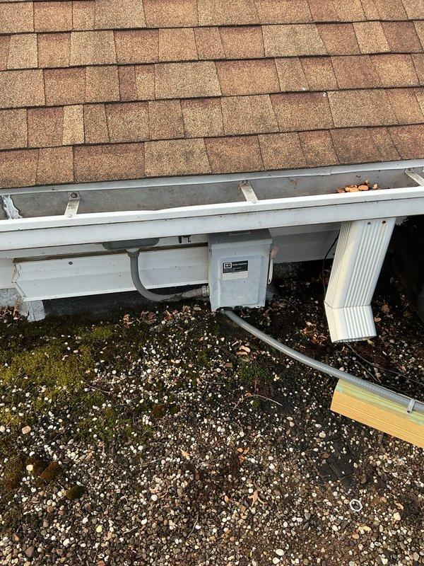 Conducted comprehensive rooftop assessment for five commercial HVAC units located on flat gravel roof surface. Documented existing equipment conditions, mounting configurations, ductwork connections, and roof penetrations to prepare replacement estimate specifications.