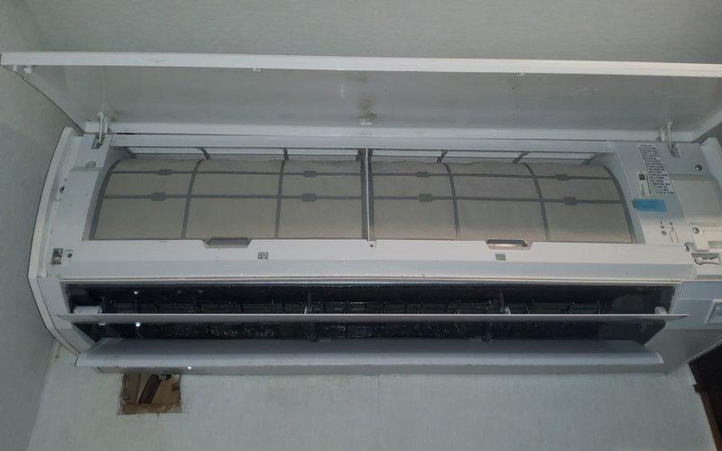 Responded to service call for five-year-old wall-mounted mini split unit experiencing water leakage with blue staining visible beneath the unit. Upon arrival, accessed the third-floor location and performed visual inspection of the indoor air handler. Opened the front cover to expose internal components including the filter assembly, evaporator coil, and drain system. Inspected the mesh filter panel, evaporator coil section, and internal drainage pathways for blockages or abnormalities. Documented unit condition and visible staining on wall surface below the unit with photographic evidence for service records.