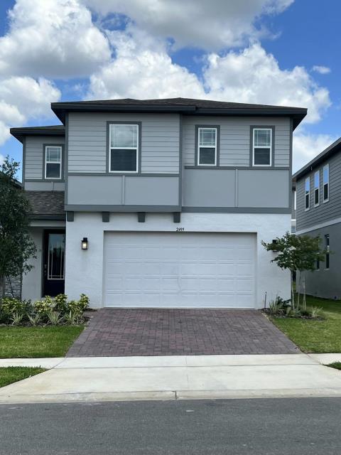 Custom 2 1/2” Fauxwood Blinds project completed in Tavares, FL.