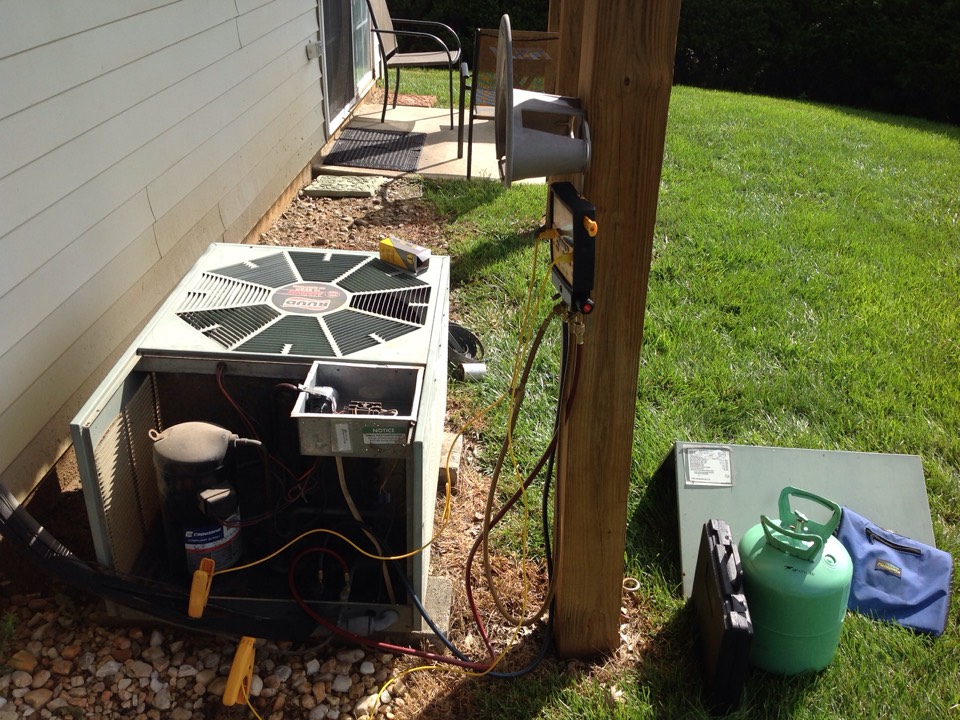 Downingtown, PA - Checking the refrigerant charge on a Ruud R-22 Refrigerant system in Downingtown. We had found system low on charge while performing an AC Tune-Up. After adding two pounds of refrigerant, we are monitoring the system to ensure the pressures and temperatures balance accordingly. Downingtown, PA - Checking the refrigerant charge on a Ruud R-22 Refrigerant system in Downingtown. We had found system low on charge while performing an AC Tune-Up. After adding two pounds of refrigerant, we are monitoring the system to ensure the pressures and temperatures balance accordingly.