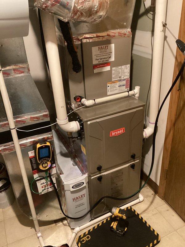 Performed standard tune-up on Bryant system with 1X air handler. Conducted combustion analysis with readings of 25°F temperature, 6.0% CO2, 10.9% loss, and 76.0% excess air. Inspected furnace unit and air handler connections, verifying proper installation of intake/exhaust PVC piping and duct sealing. System operational with no issues detected.